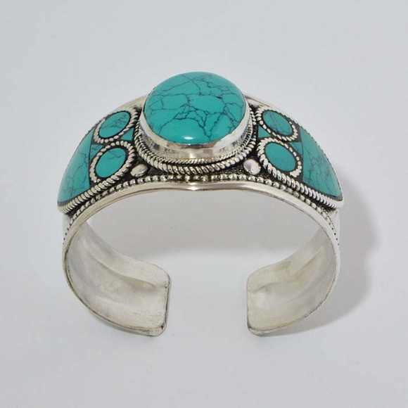 Handcrafted Tibetan Green Turquoise Stone Bracelet - Picture 4 of 4